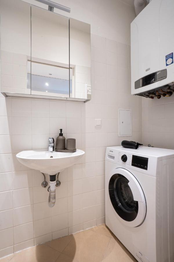 Modern And Lovely Next To Subway Station Appartement Wenen